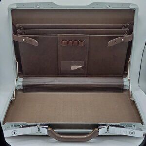 Vintage Samsonite Brown Briefcase - Used in a University - Great Condition